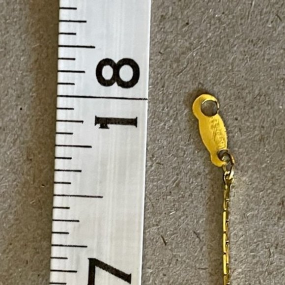 Faux Pearl Pink Teardrop Pendant Hanging from an 18" 80's Gold Chain, Classic - Picture 5 of 7